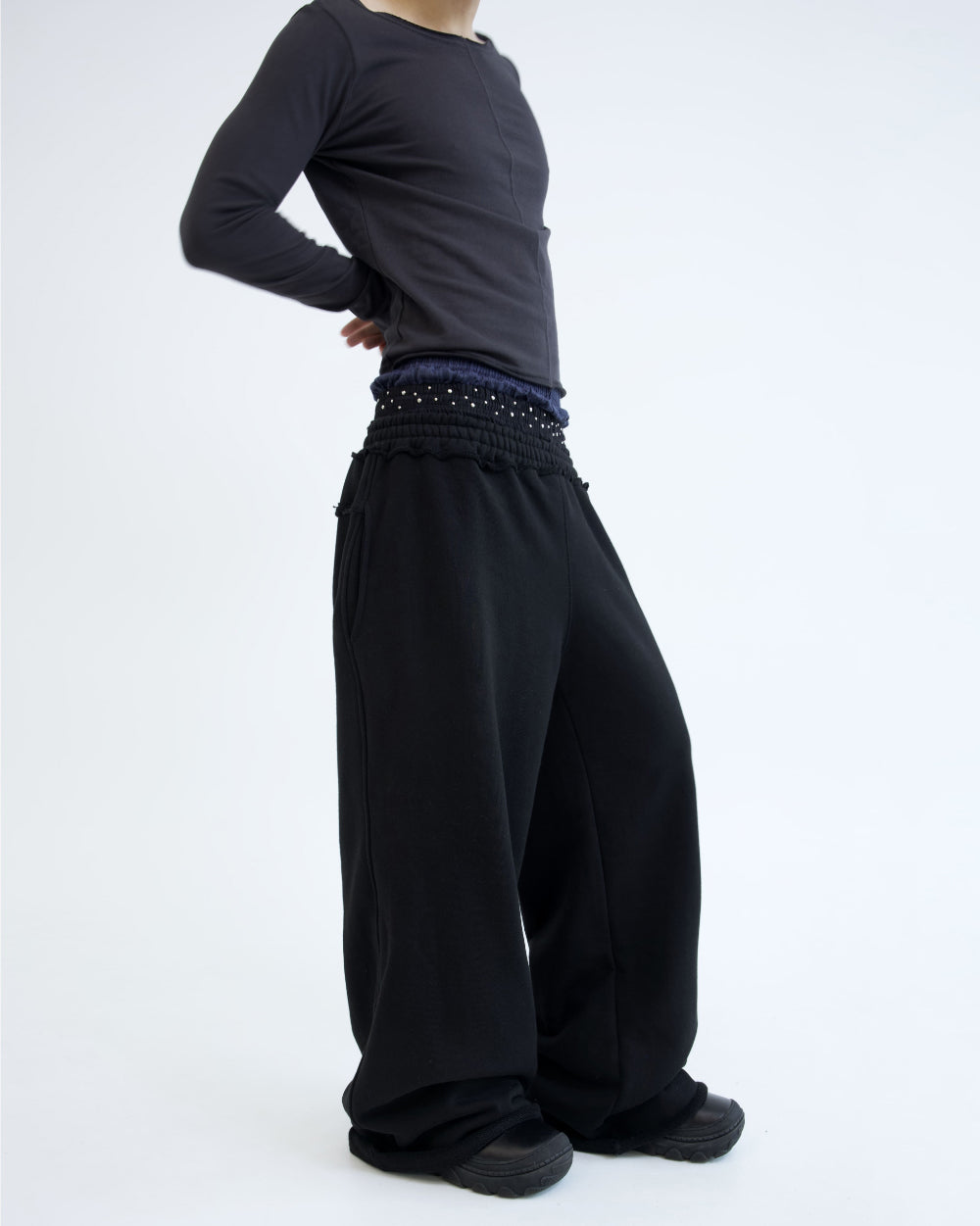 [ Pre-order ] Stud Underwear Sweatpants