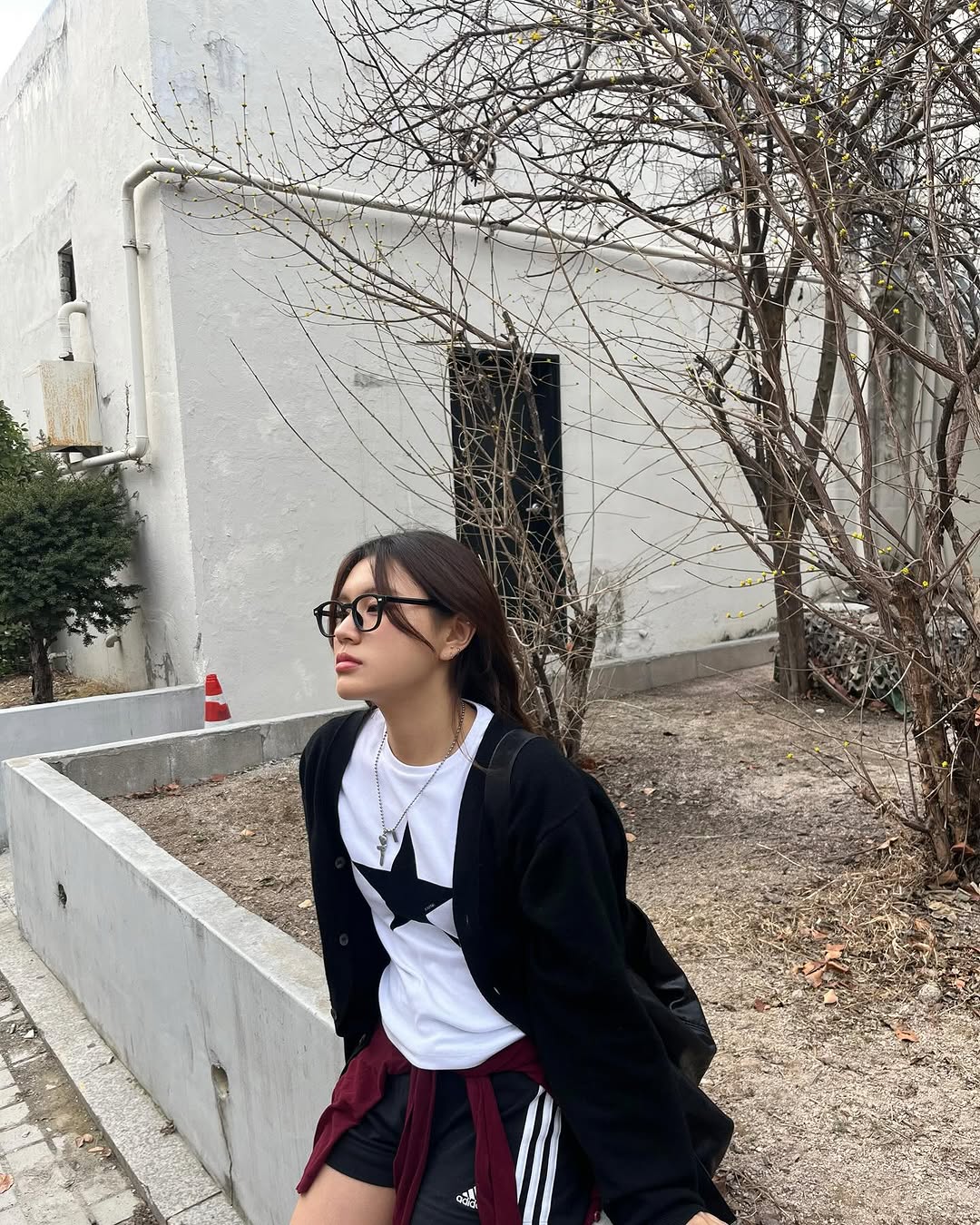[ Pre-order ] YOUHEE Star Point T-shirts White