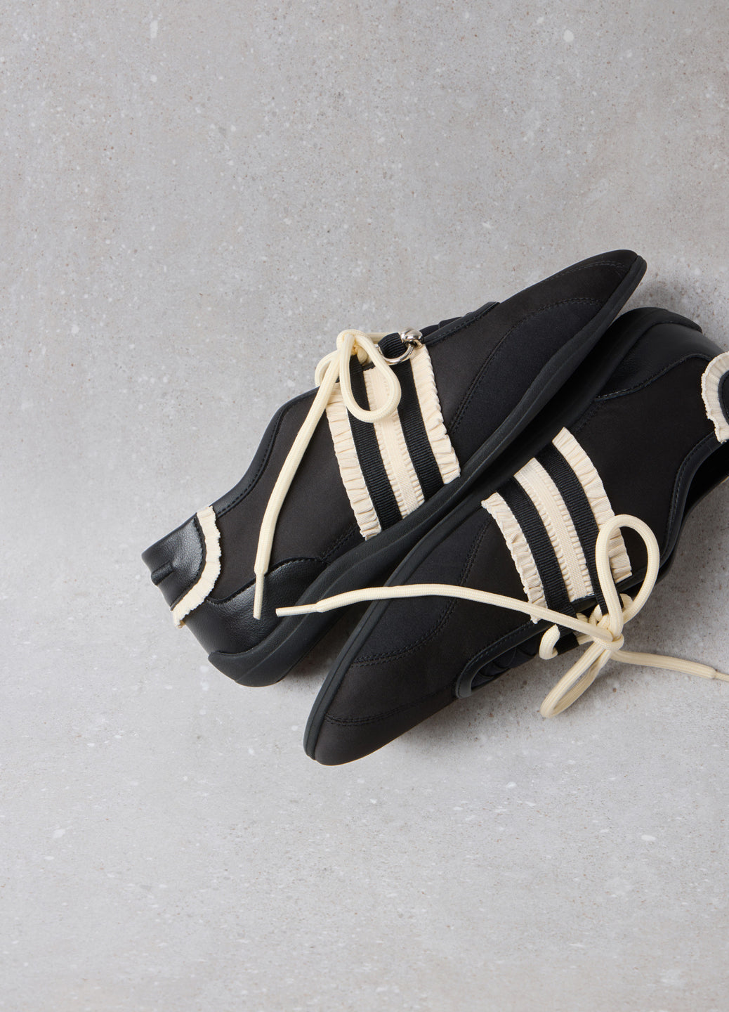 [ Pre-order ] Fev Feil Run Sneakers