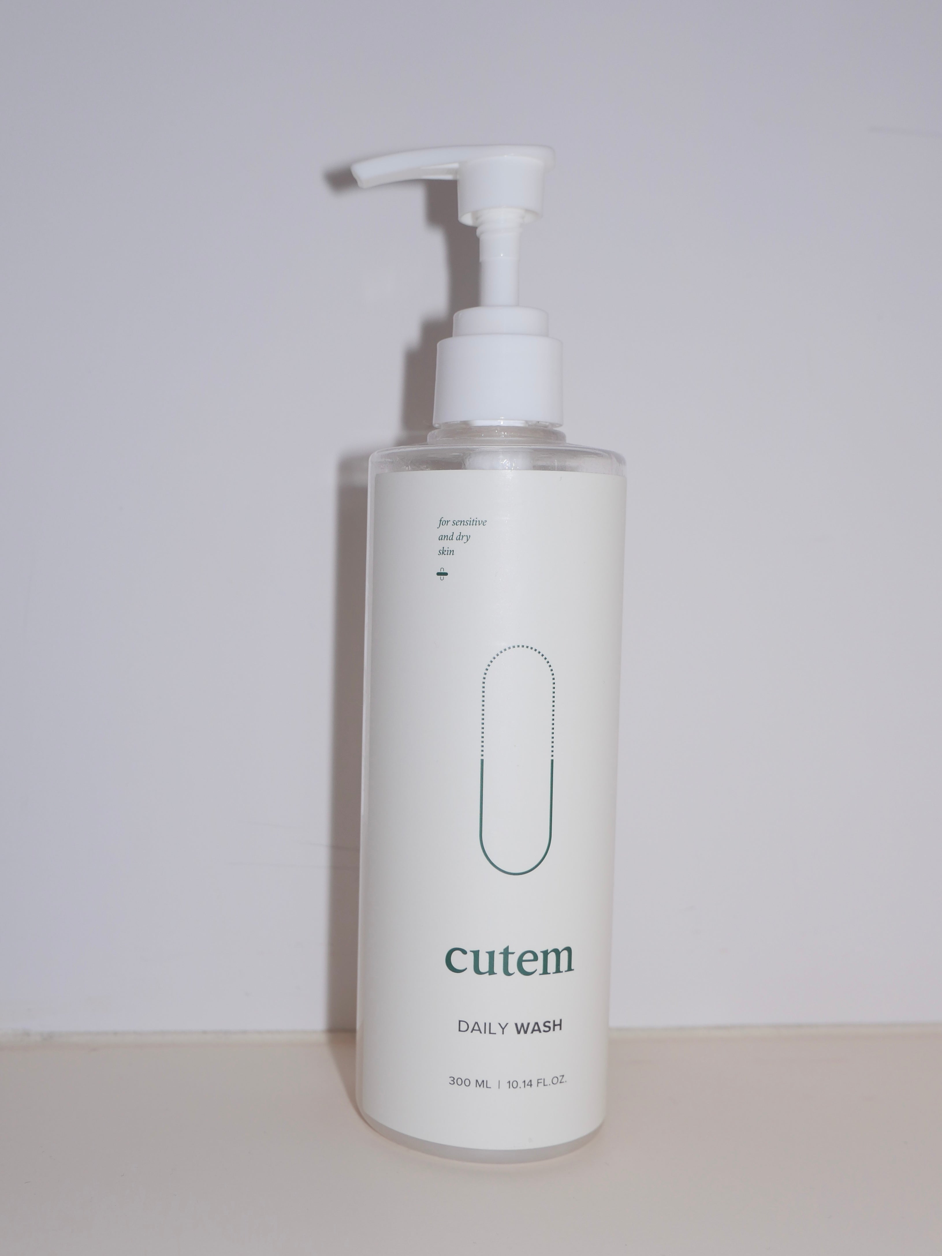 [ 店主強推 - 現貨 ] 🇰🇷韓國皮膚科 Cutem 溫和弱酸性舒緩保濕洗面奶 300ml ( 乾敏肌/乾肌 )