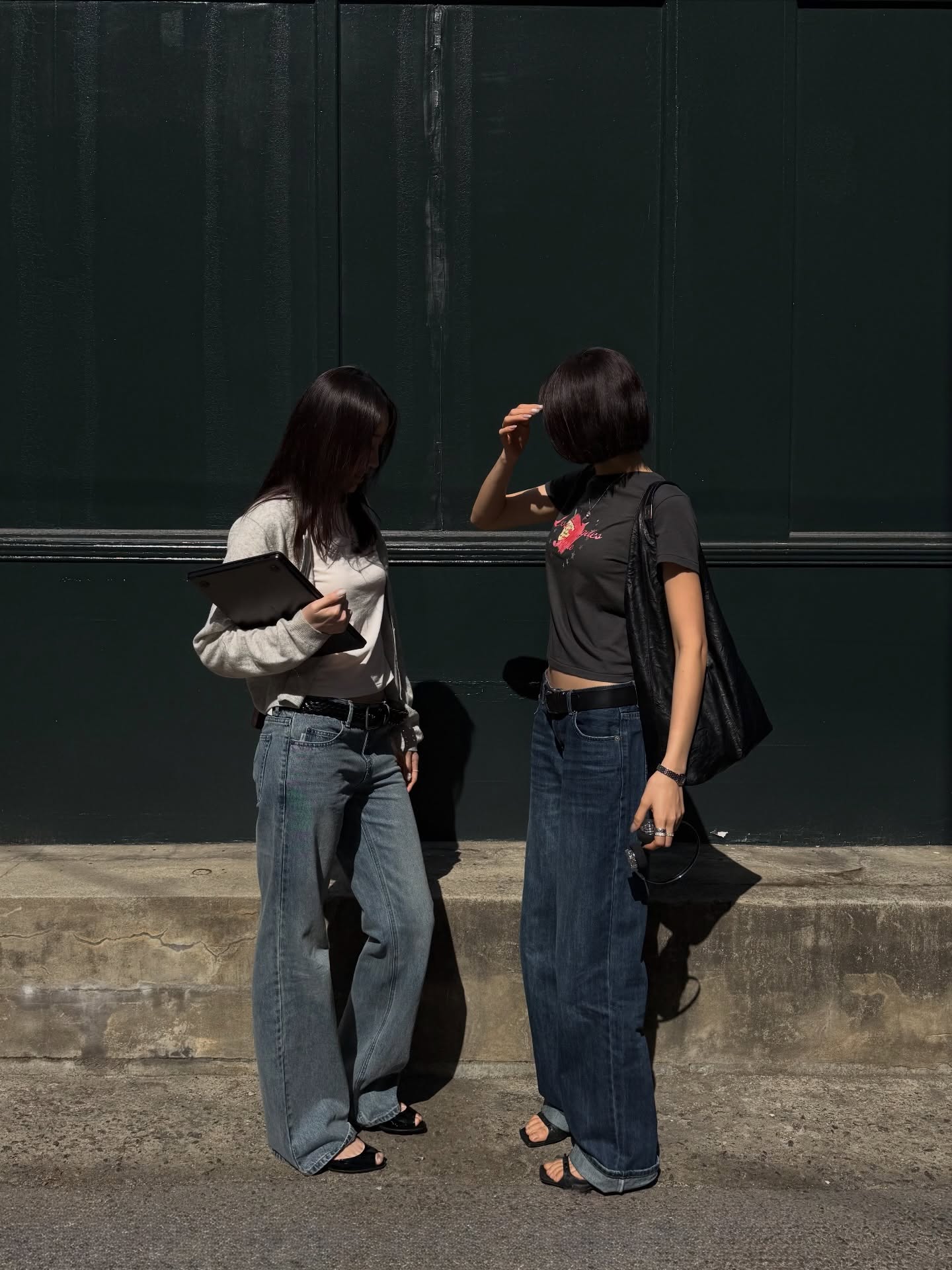 [ Pre-order ] Apple Graphic Tee