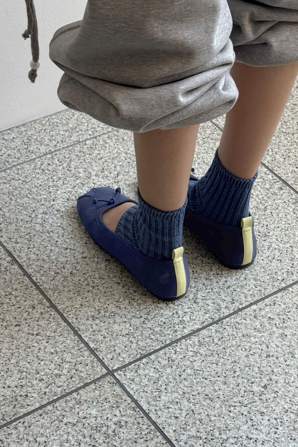 [ Pre-order ] Dot Square Flats