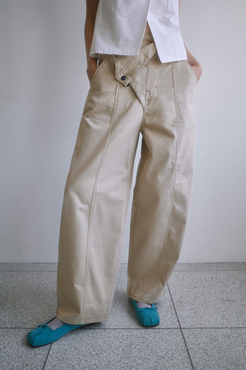 [ Pre-order ] Dot Square Flats