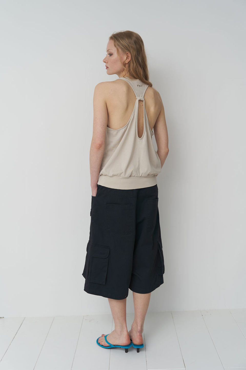 [ Pre-order ] Back Hole Sleeveless