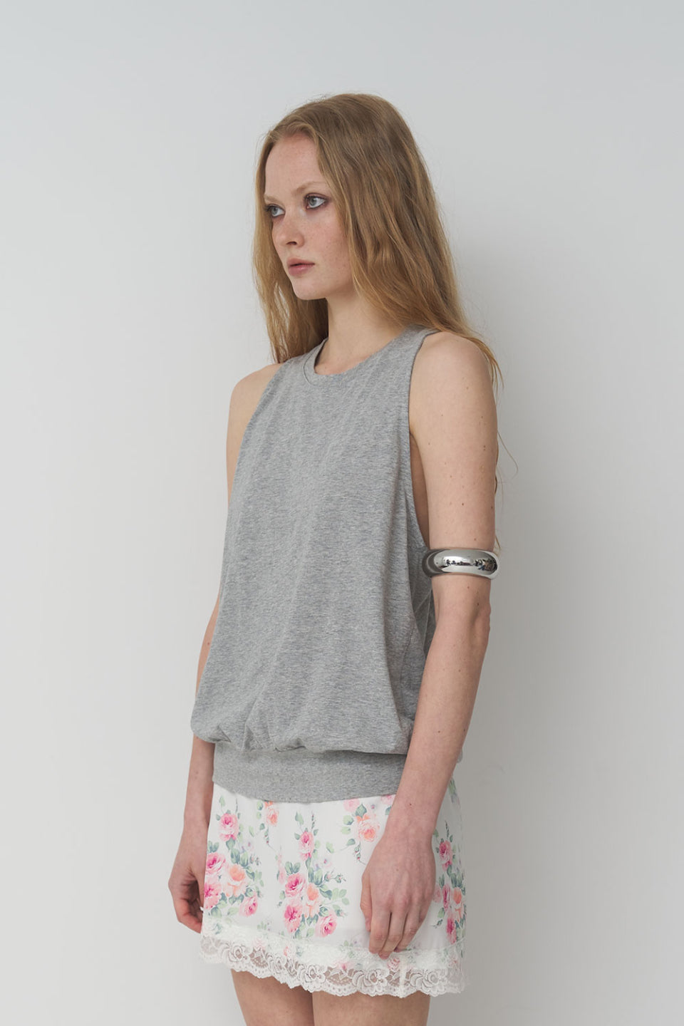 [ Pre-order ] Back Hole Sleeveless