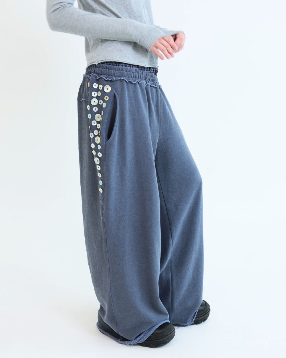 [ Pre-order ] Button Underwear Sweatpants