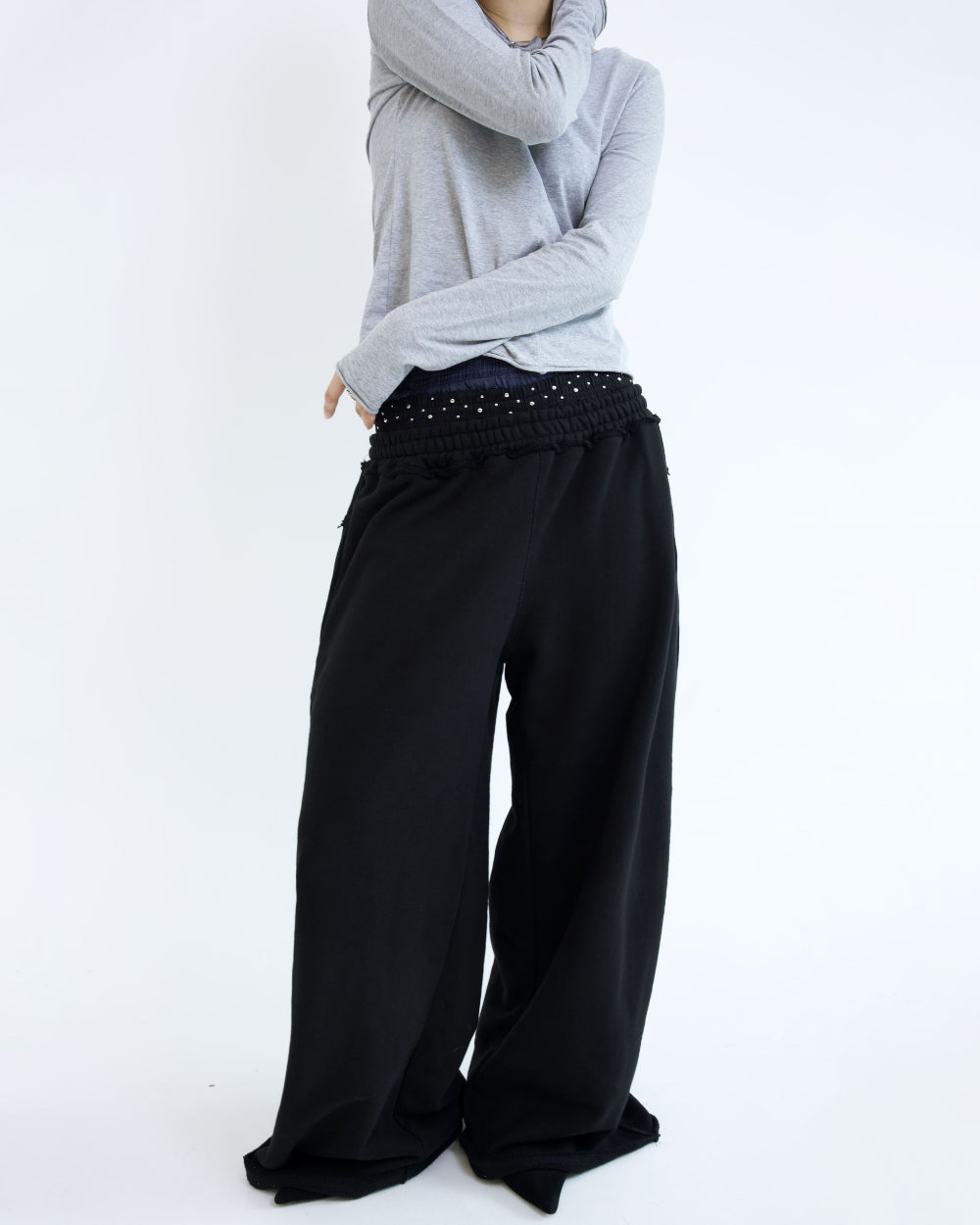 [ Pre-order ] Stud Underwear Sweatpants