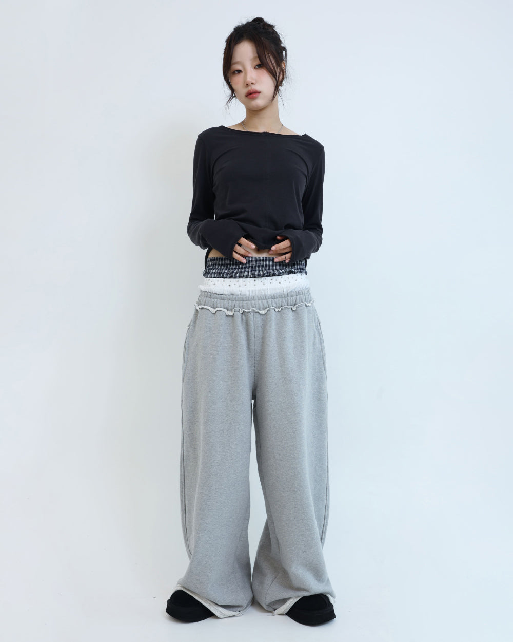 [ Pre-order ] Stud Underwear Sweatpants