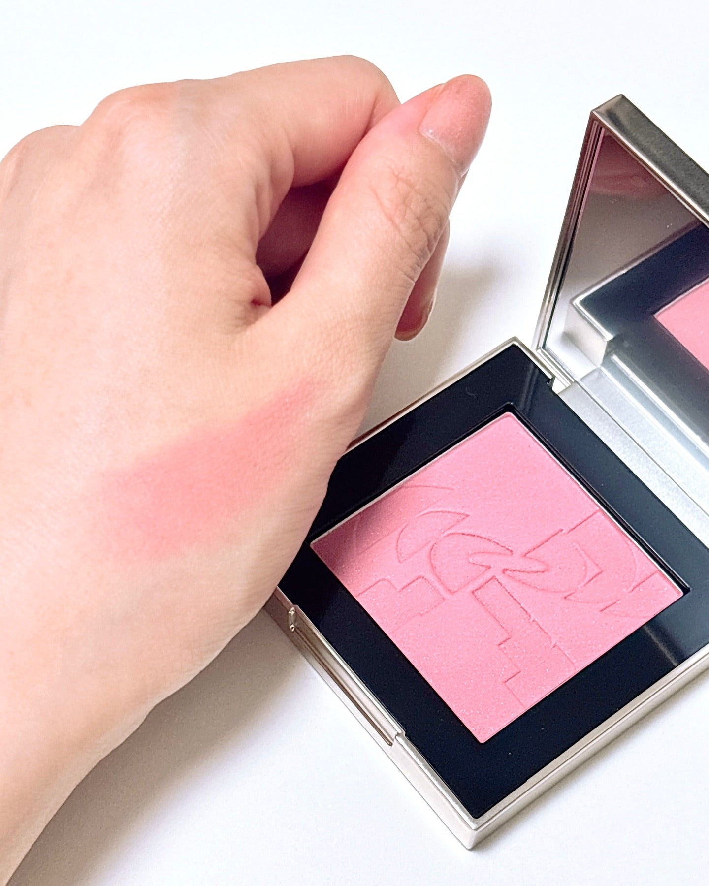 [ Mindy大推 - 現貨 ] Two Slash Four 微光澤胭脂 All Over Face Blush ( 附送胭脂掃 )