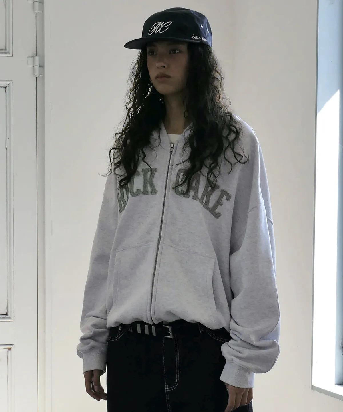 [ Pre-order ] Rockcake Arch Logo Zip Up Hoodie