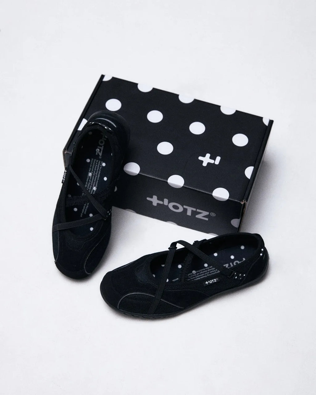 [ Pre-order ] Romary Suede Banding Sneakers