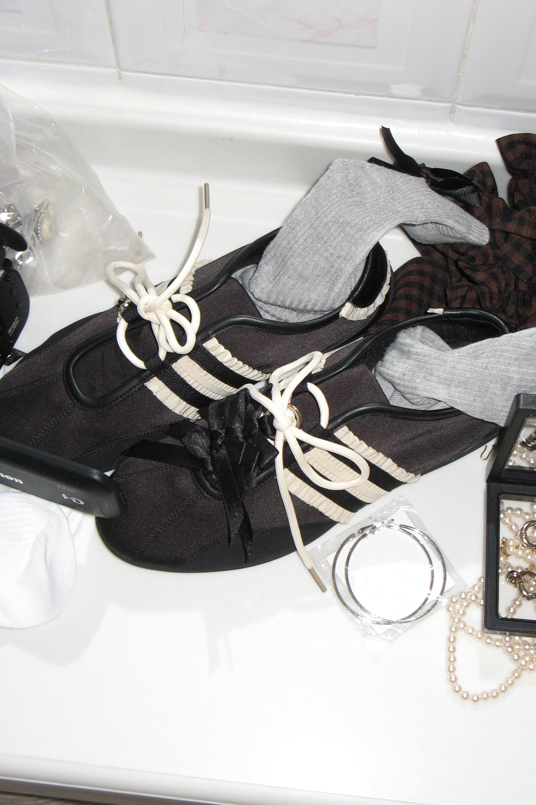 [ Pre-order ] Fev Feil Run Sneakers