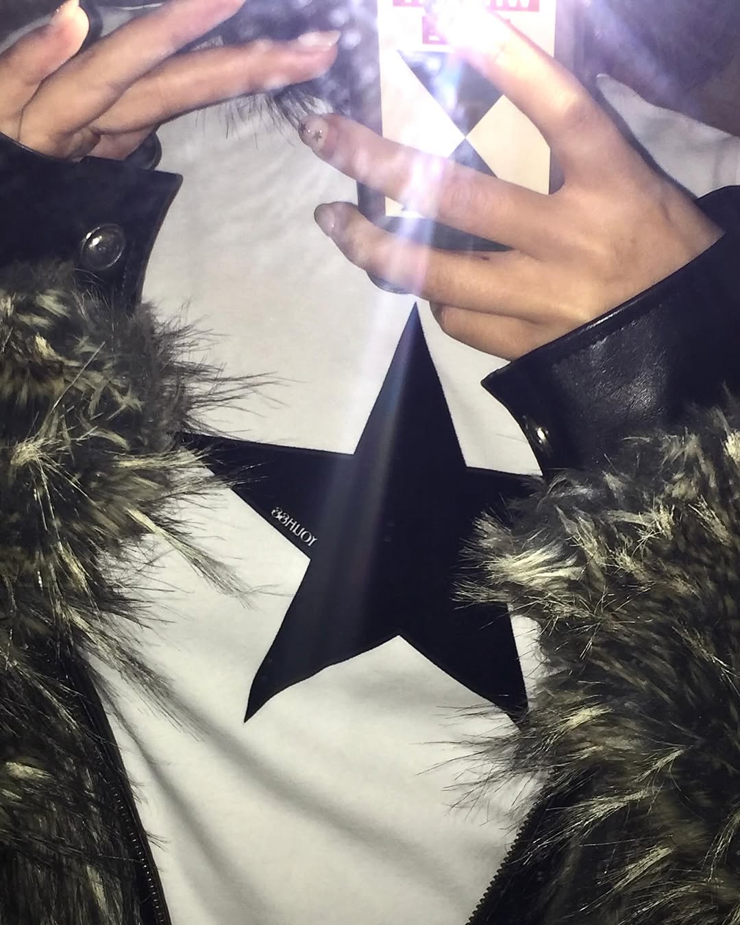[ Pre-order ] YOUHEE Star Point T-shirts White