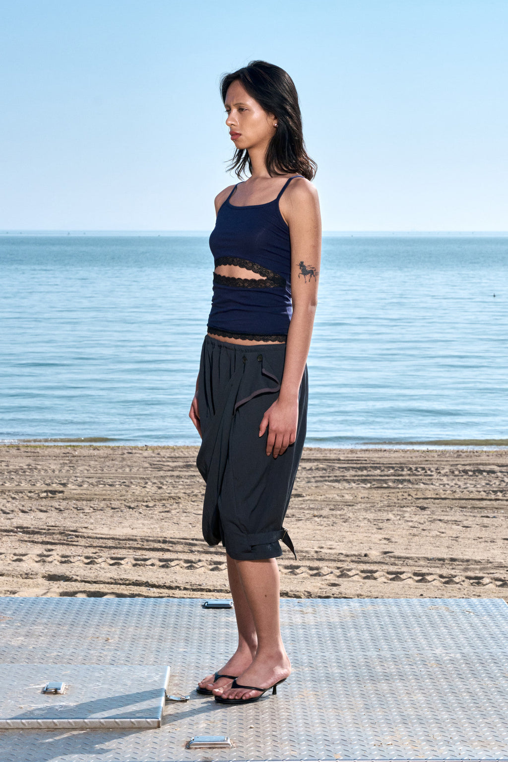 [ 29/6 完結優惠 Pre-order ] Lace Cutout Tank