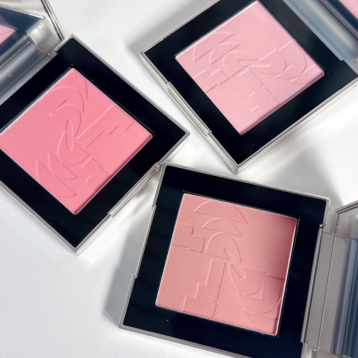 [ Mindy大推 - 現貨 ] Two Slash Four 微光澤胭脂 All Over Face Blush ( 附送胭脂掃 )