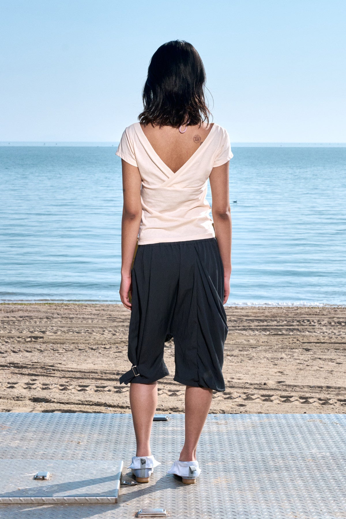 [ 29/6 完結優惠 Pre-order ] Deep Back V Tee