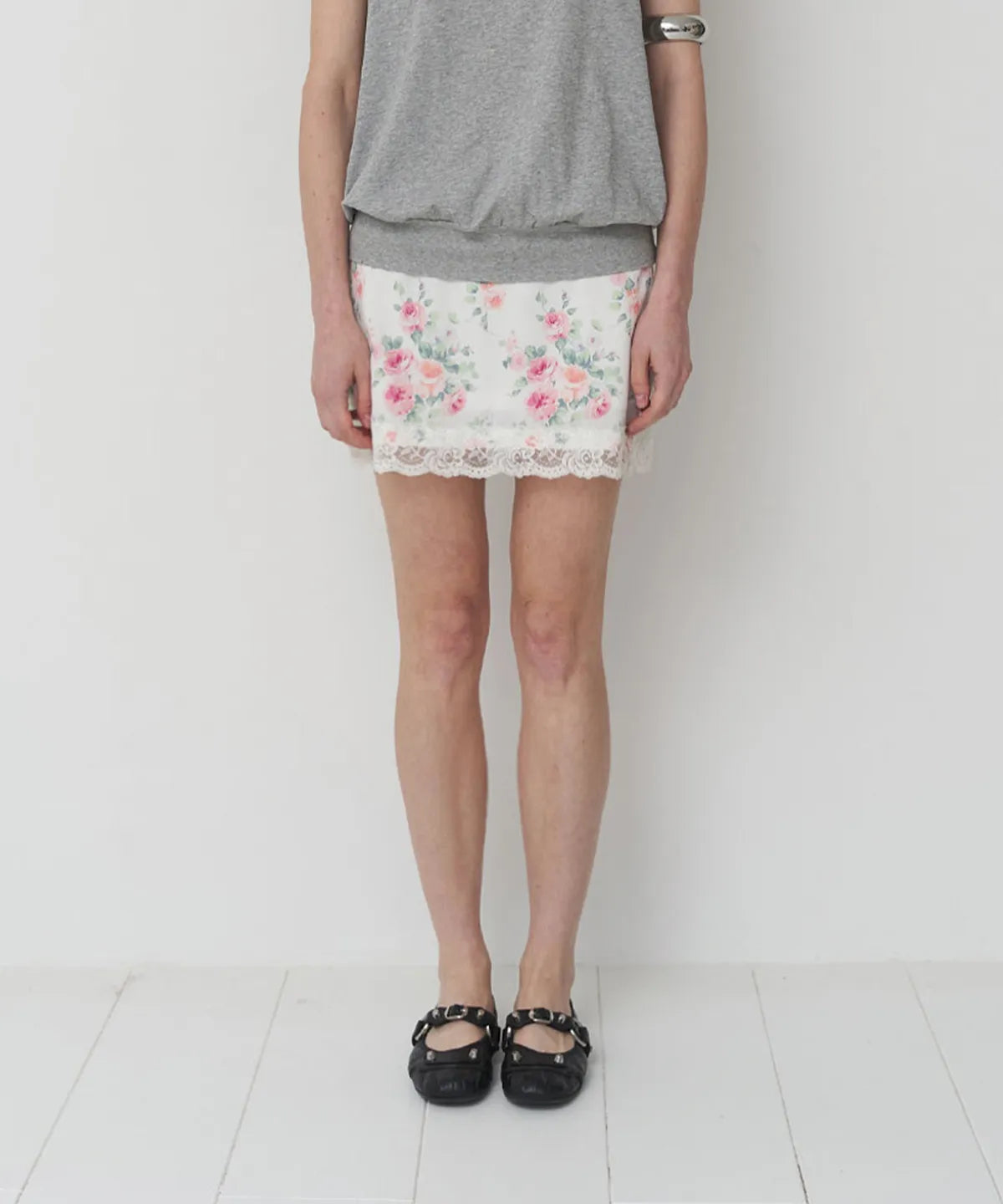 [ Pre-order ] Lace Satin Skirt
