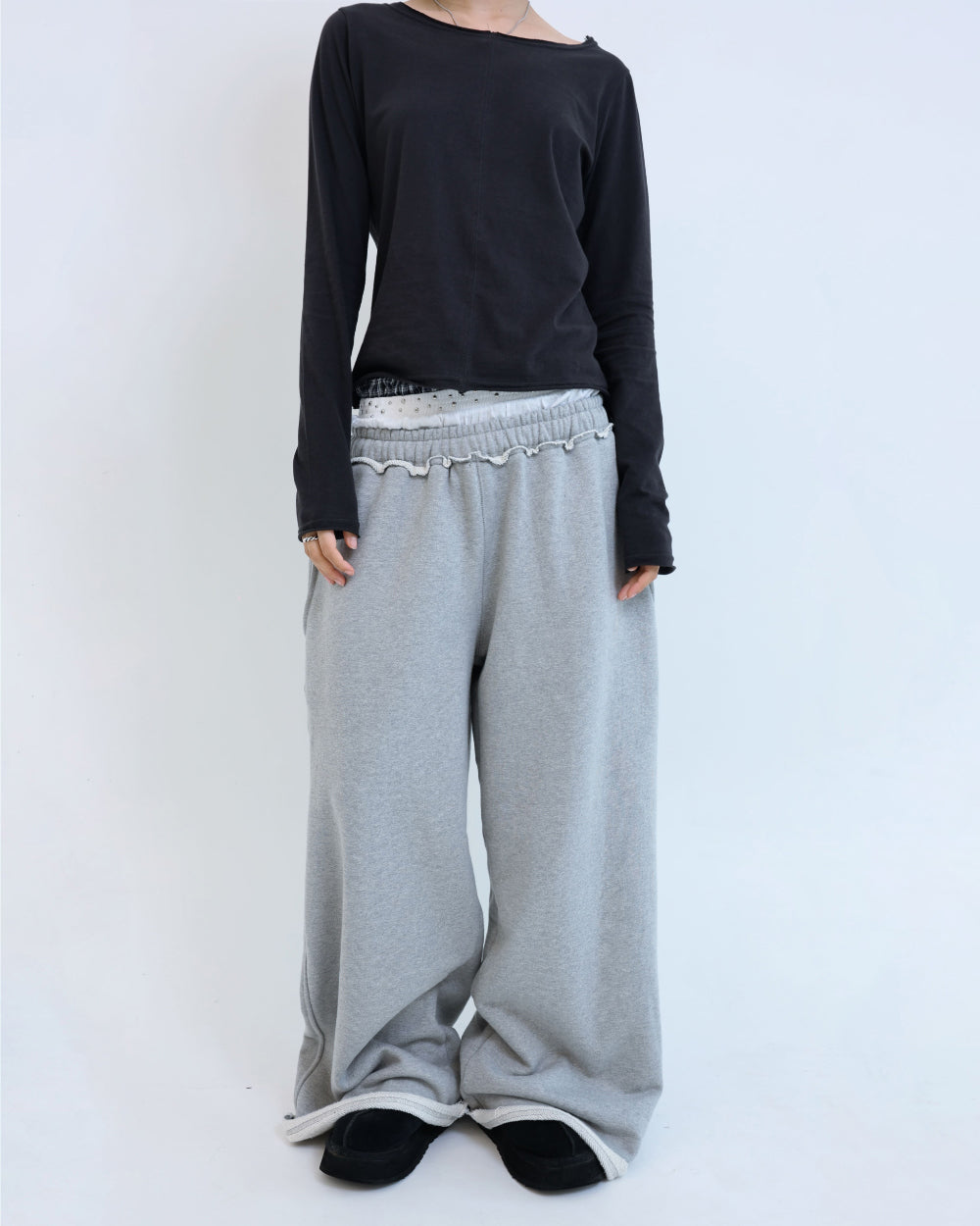 [ Pre-order ] Stud Underwear Sweatpants