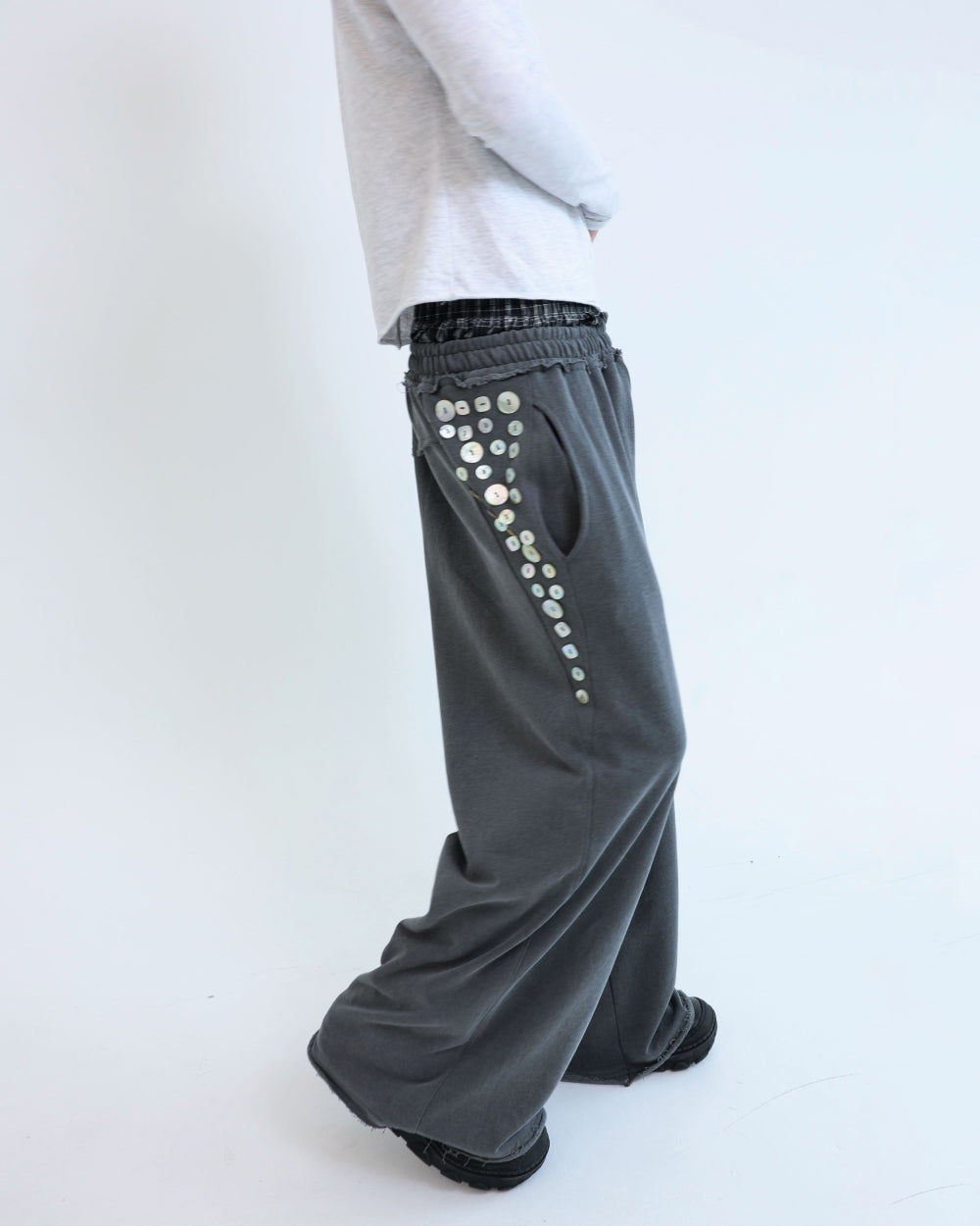 [ Pre-order ] Button Underwear Sweatpants