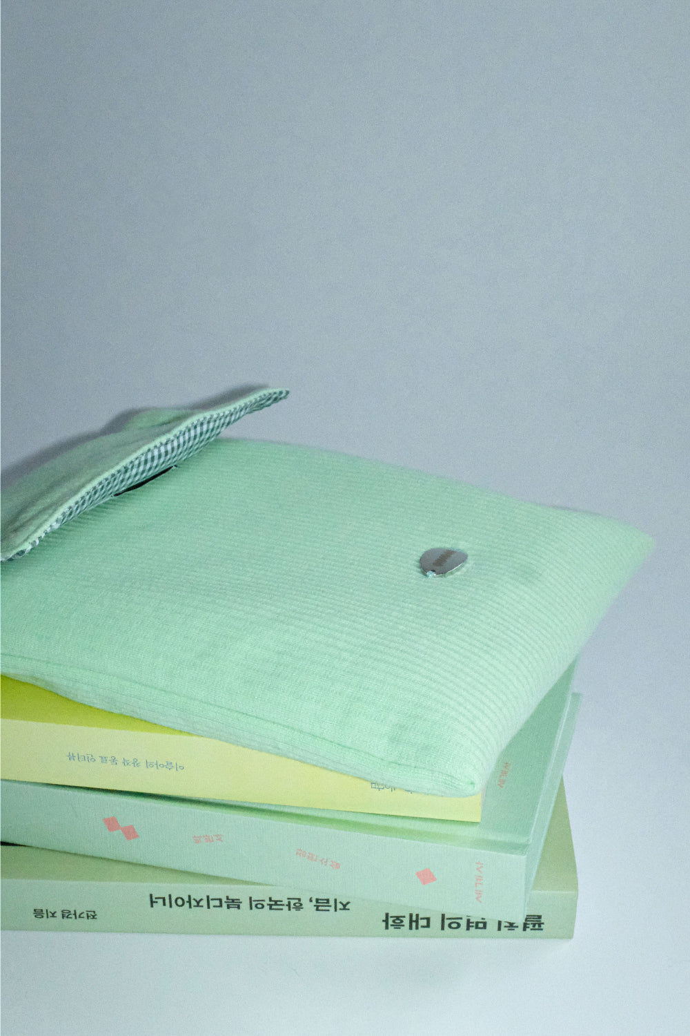 [ Pre-order ] Book Pouch