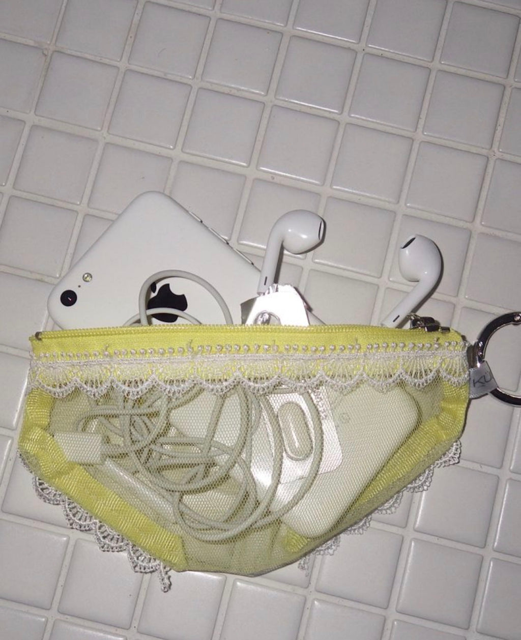 [ Pre-order ] Cheeky Pouch