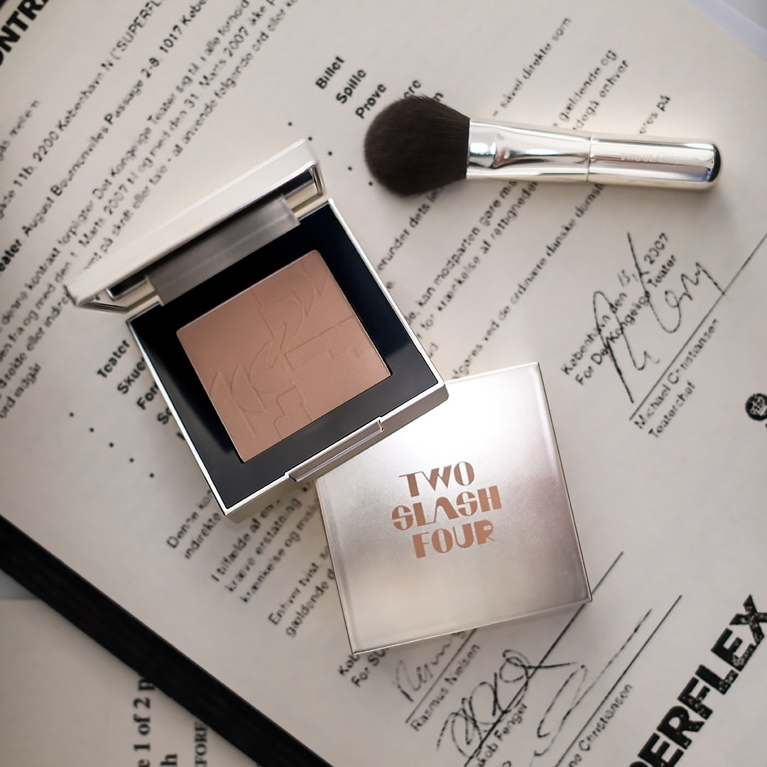 [ Mindy大推 - 現貨 ] Two Slash Four 微光澤胭脂 All Over Face Blush ( 附送胭脂掃 )