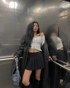 [ Pre-order ] Threetimes One-shoulder button tee