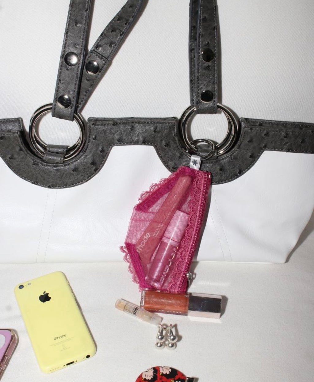 [ Pre-order ] Cheeky Pouch