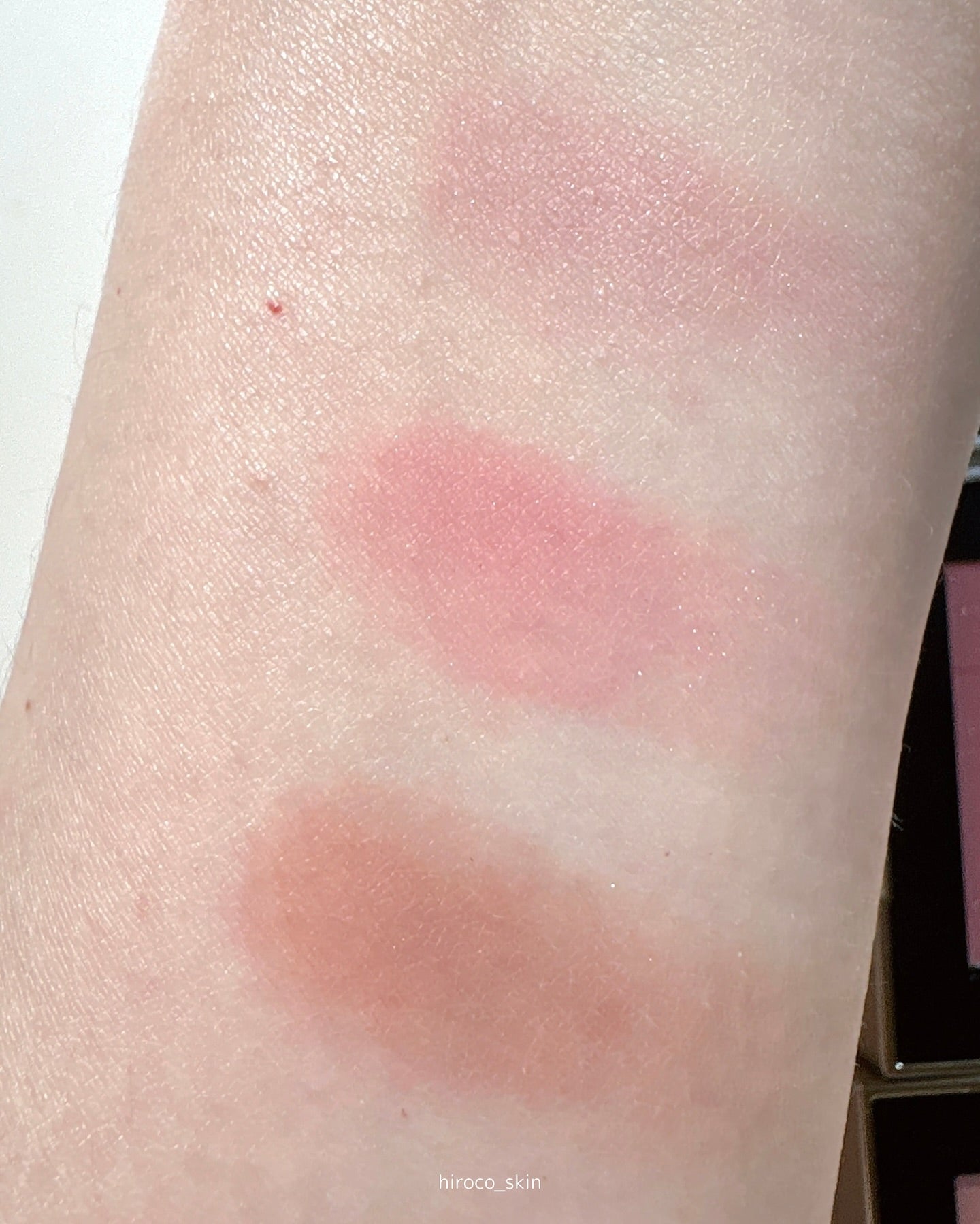 [ Mindy大推 - 現貨 ] Two Slash Four 微光澤胭脂 All Over Face Blush ( 附送胭脂掃 )