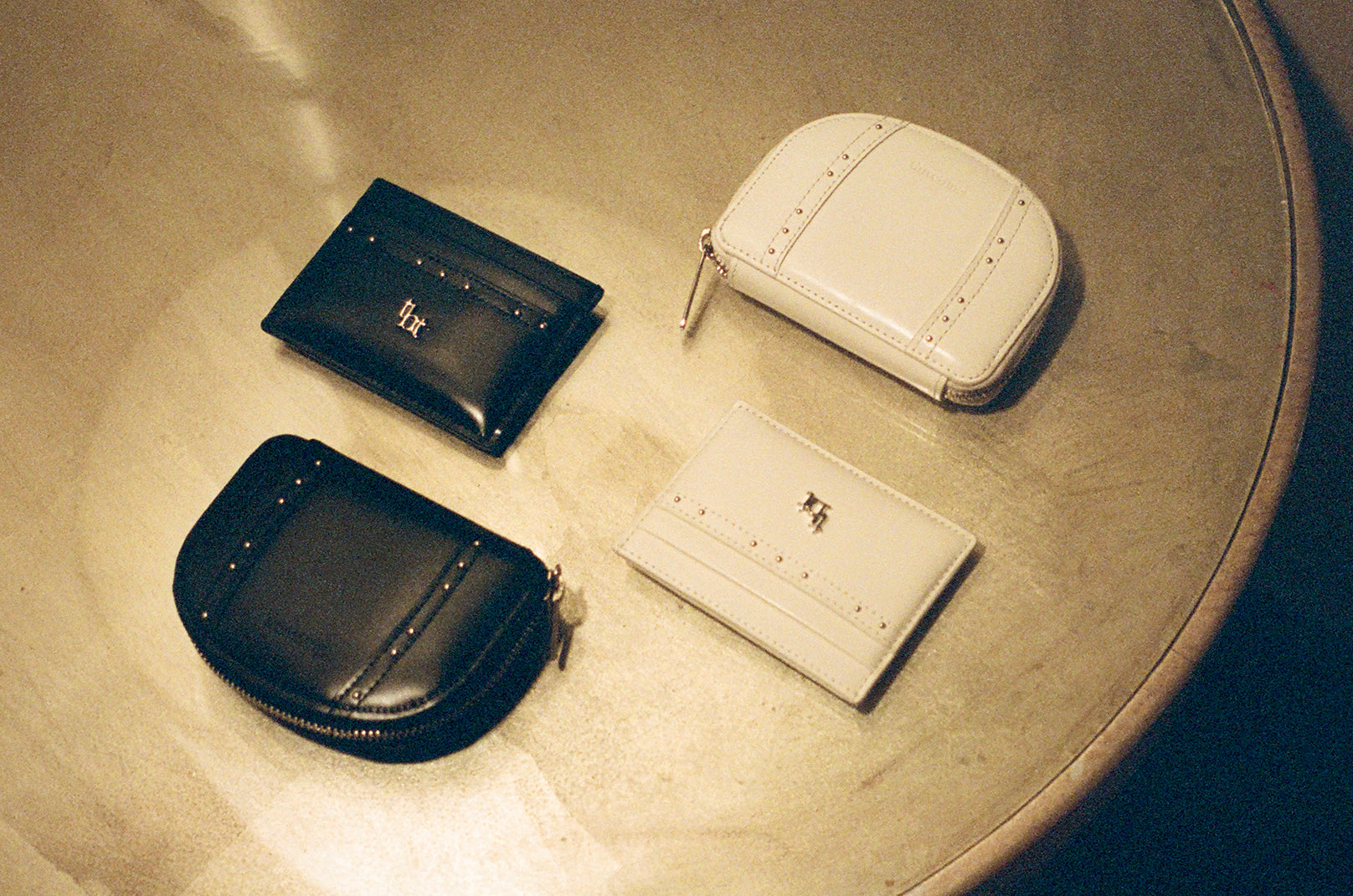 [ 店主推薦 Pre-order ] Classic Stud Card Holder
