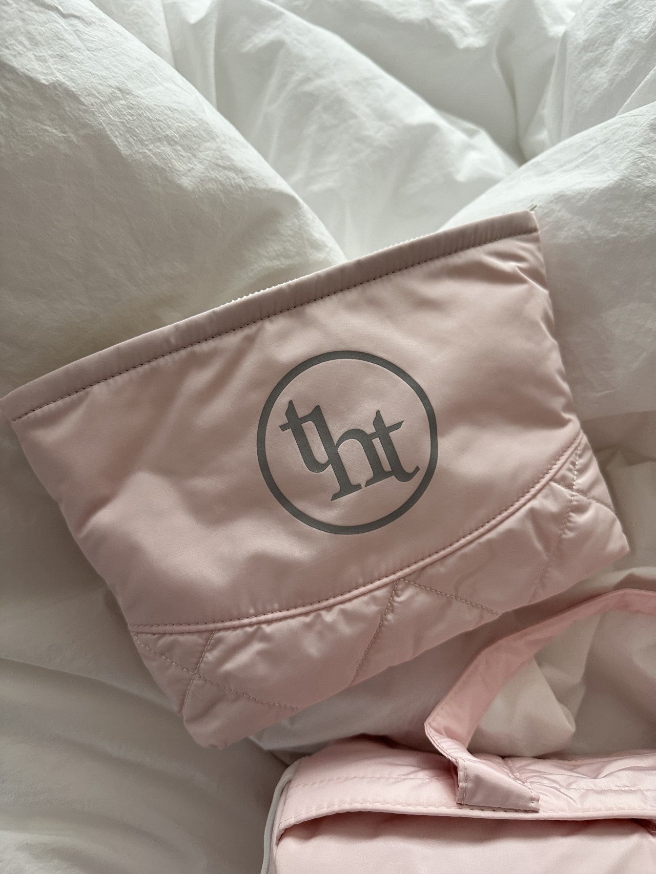 [ Pre-order ] Threetimes🤍Bebe pouch🎀