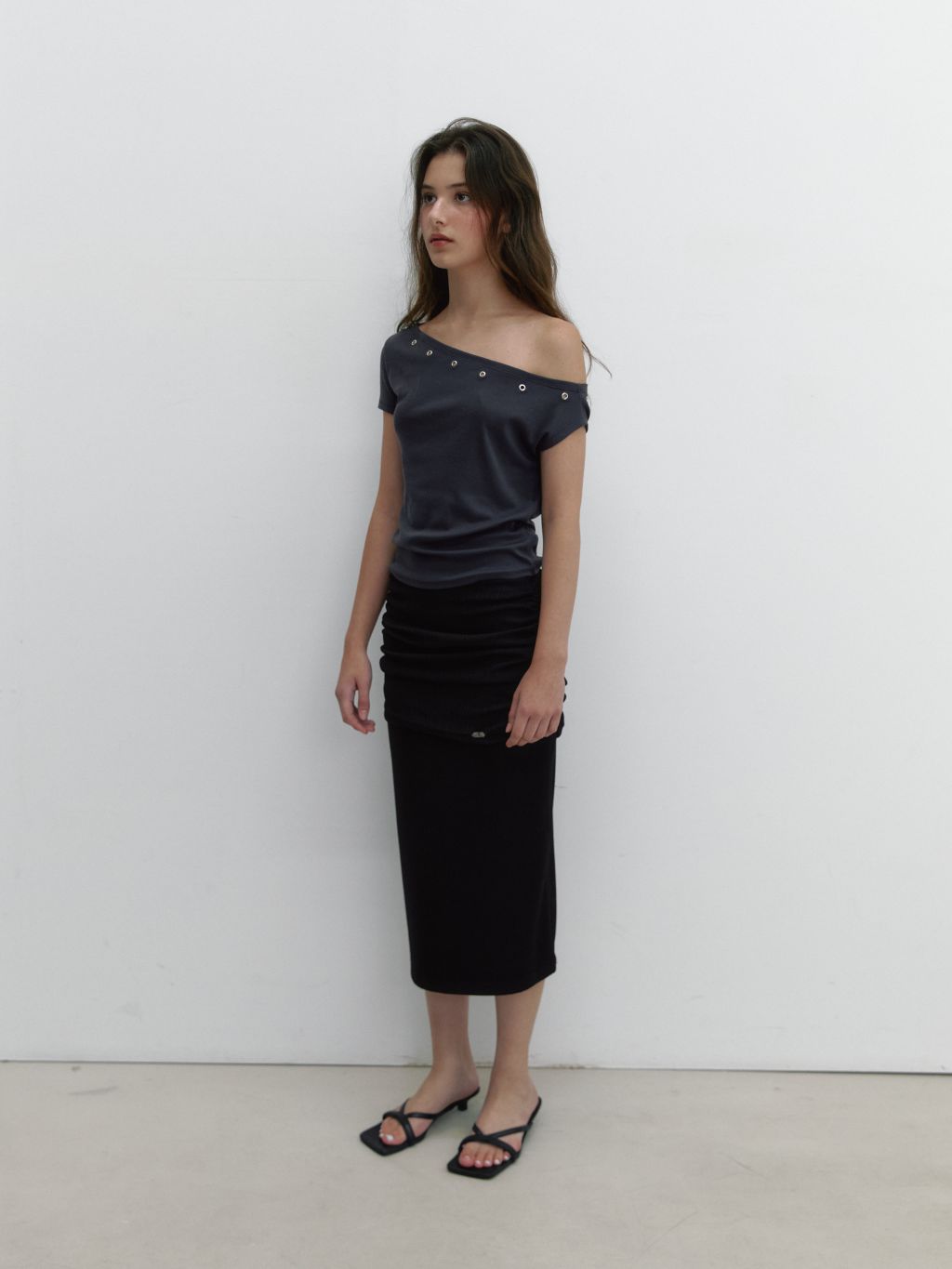 [ Pre-order ] Eyelet One Shoulder T