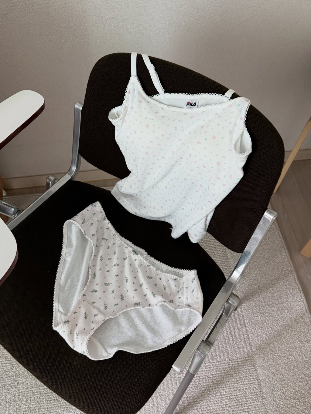 [ Pre-order ] Pony Bell Camisole ( 內附pad )