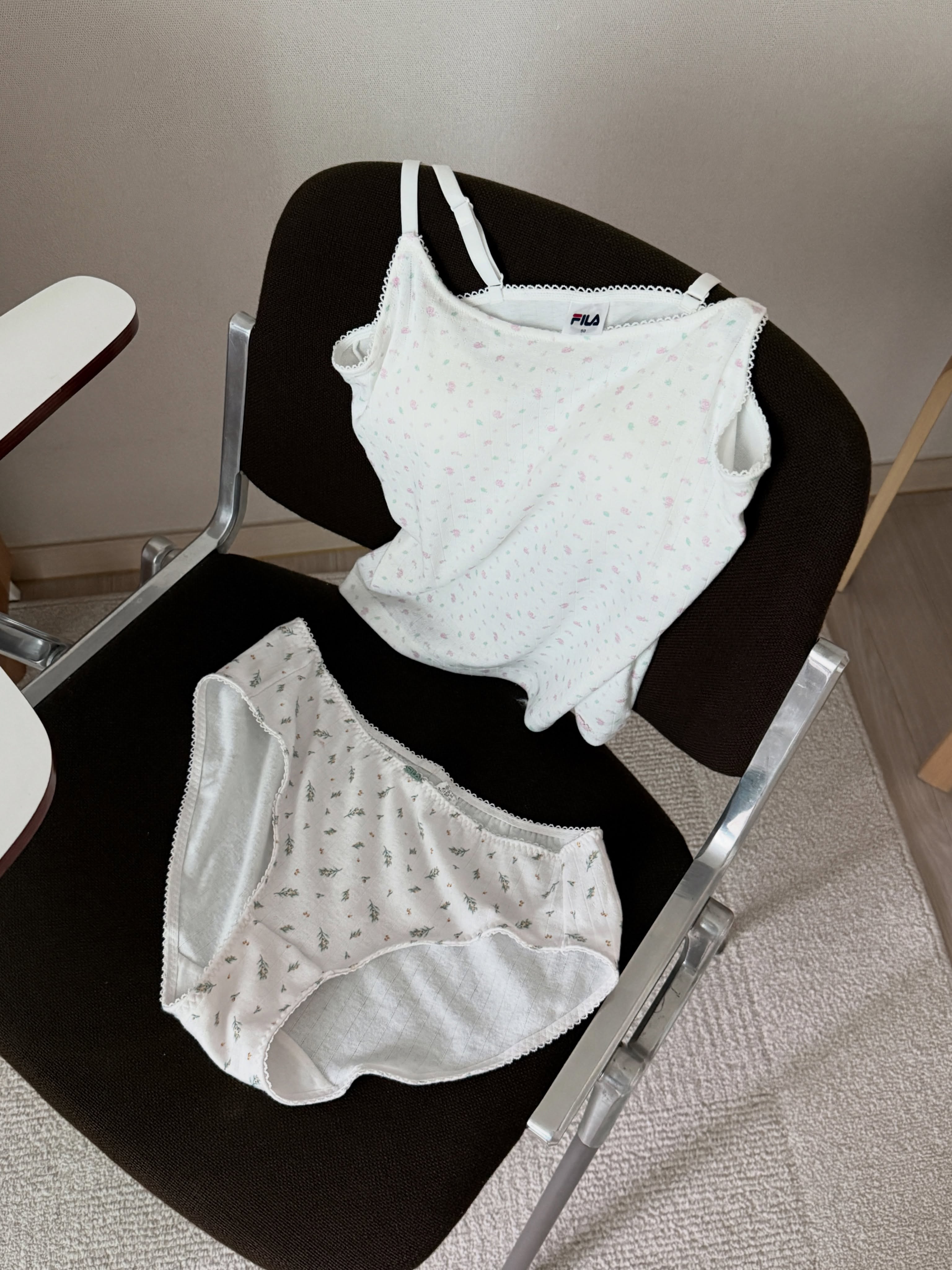 [ Pre-order ] Pony Bell Camisole ( 內附pad )