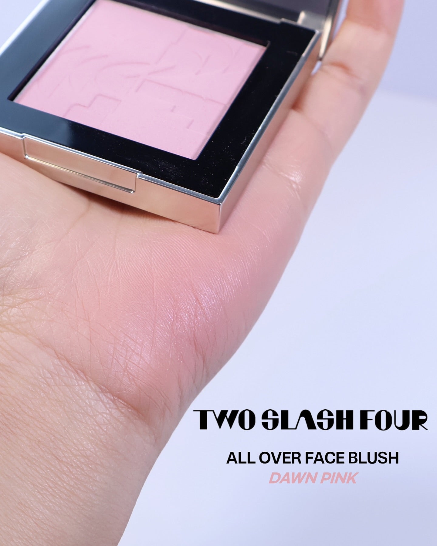 [ Mindy大推 - 現貨 ] Two Slash Four 微光澤胭脂 All Over Face Blush ( 附送胭脂掃 )