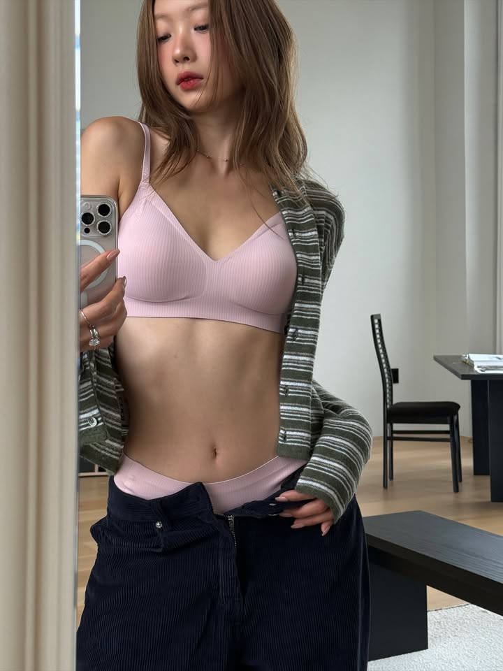 [ Pre-order ] Vivevive Free Line Bra Volume