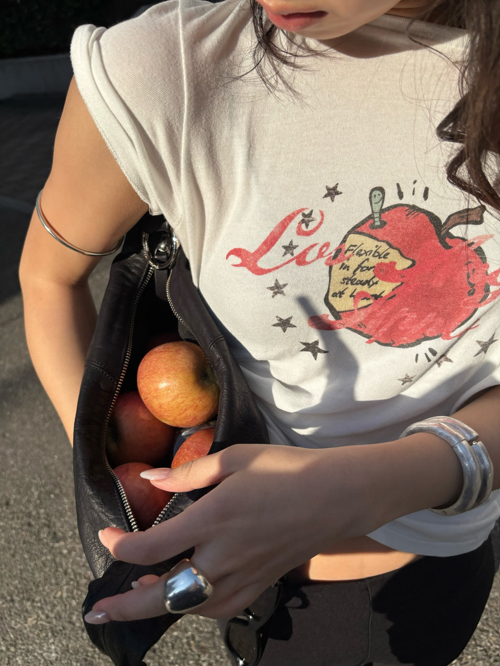 [ Pre-order ] Apple Graphic Tee