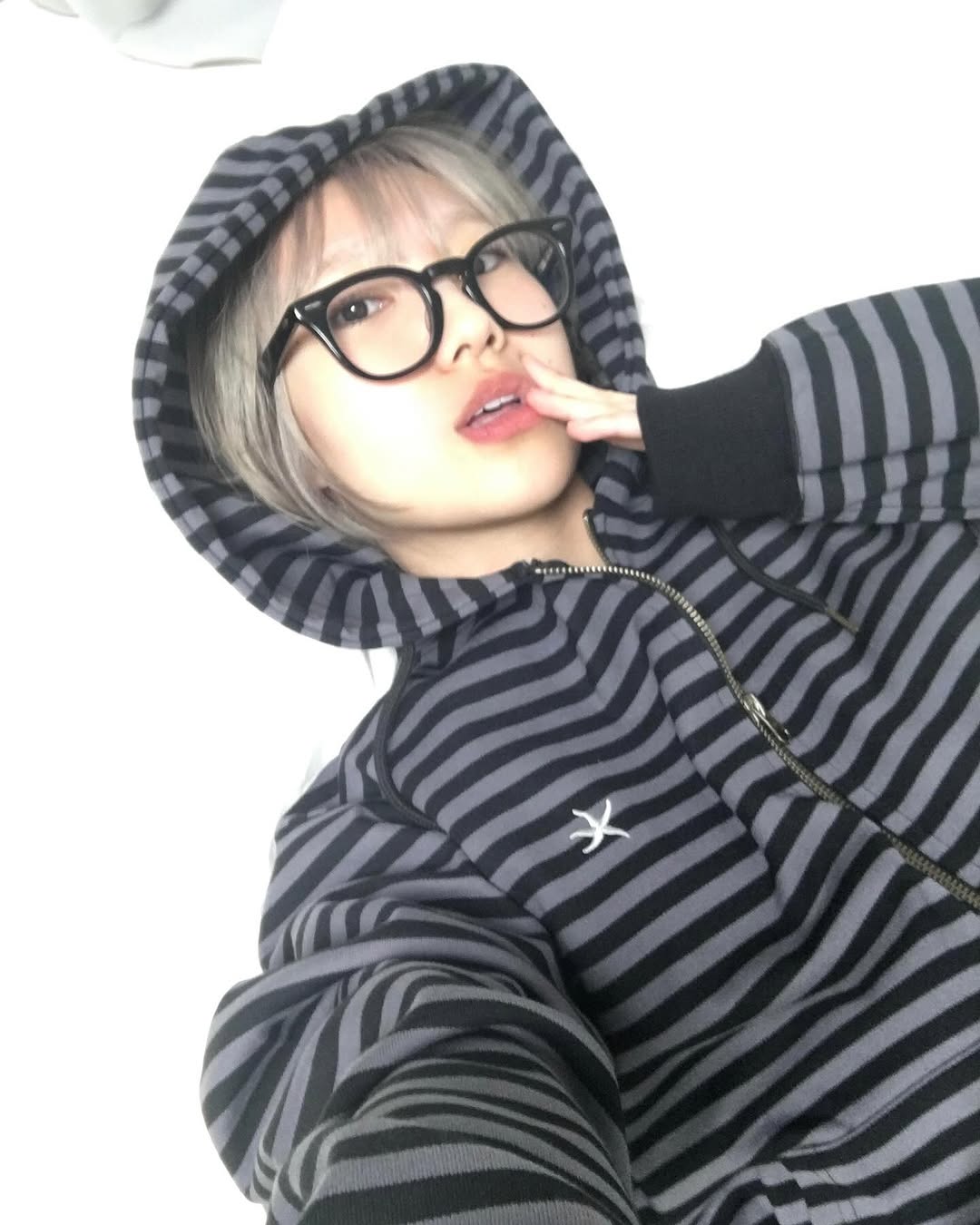 [ Pre-order ] TCM Stripe Hooded Zip-up