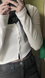 [ Pre-order ] Threetimes One-shoulder button tee