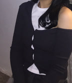 [ Pre-order ] Threetimes One-shoulder button tee