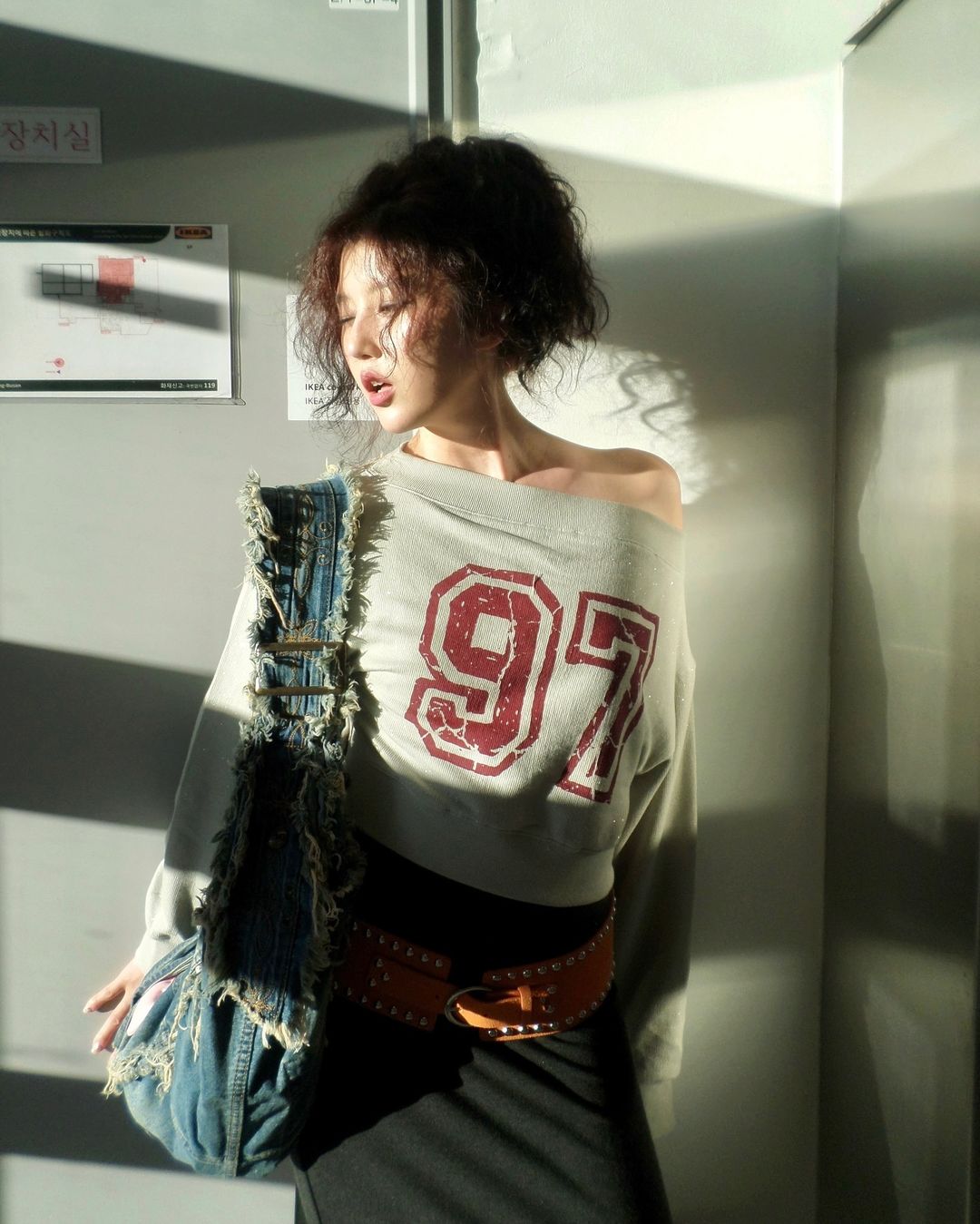 [ 現貨 ] Sculptor Off-Shoulder Cropped Sweatshirt