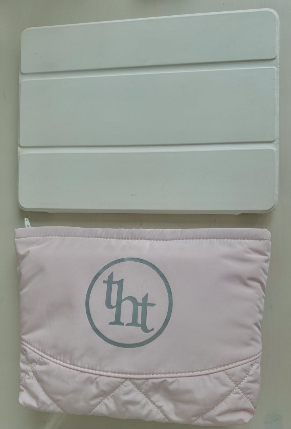 [ Pre-order ] Threetimes🤍Bebe pouch🎀