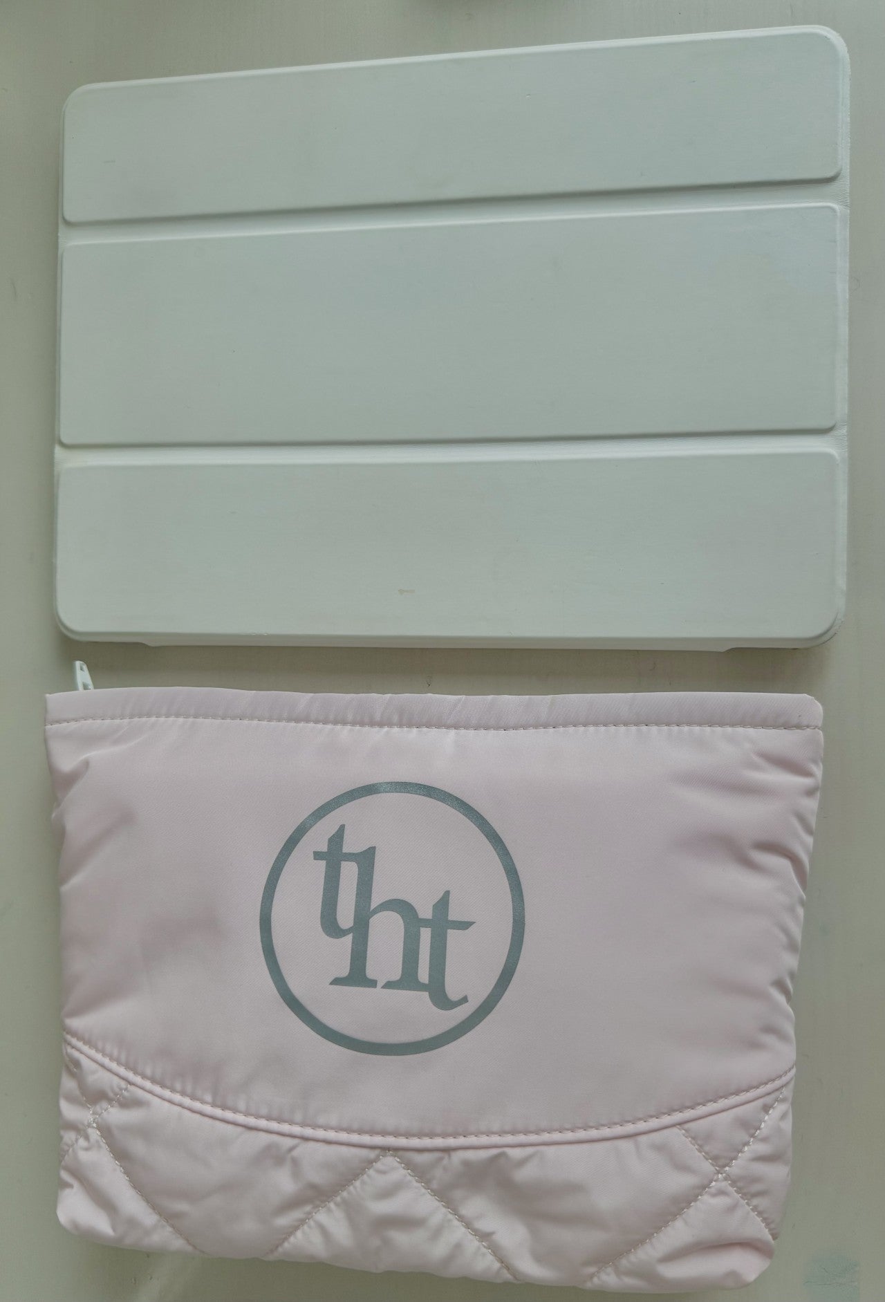 [ Pre-order ] Threetimes🤍Bebe pouch🎀