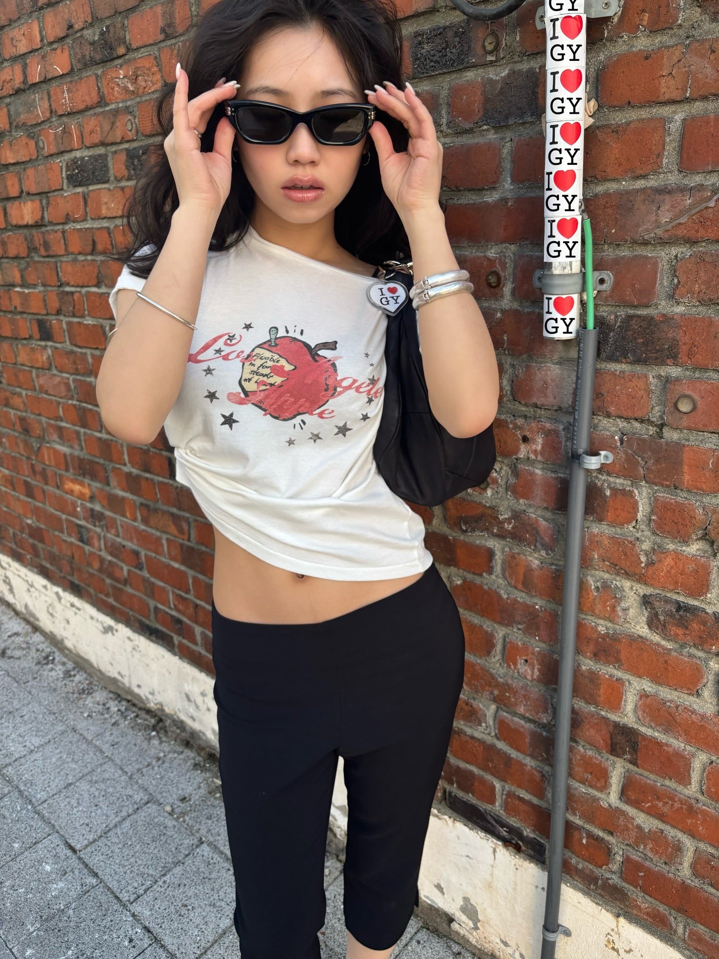 [ Pre-order ] Apple Graphic Tee