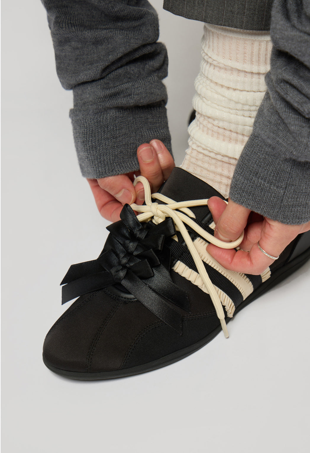 [ Pre-order ] Fev Feil Run Sneakers