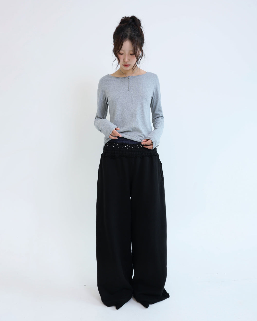 [ Pre-order ] Stud Underwear Sweatpants