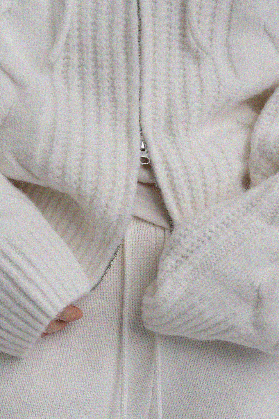 [ Pre-order ] Autumn Made Wool cable Hood Knit