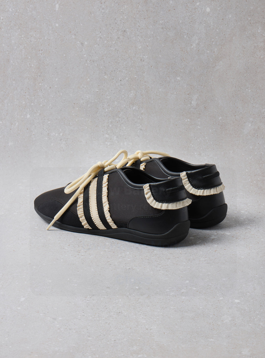 [ Pre-order ] Fev Feil Run Sneakers