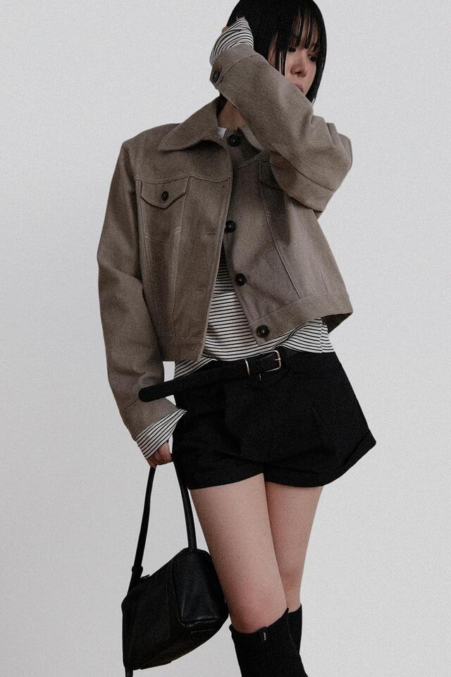 [ Pre-order ] Button ST T-shirt