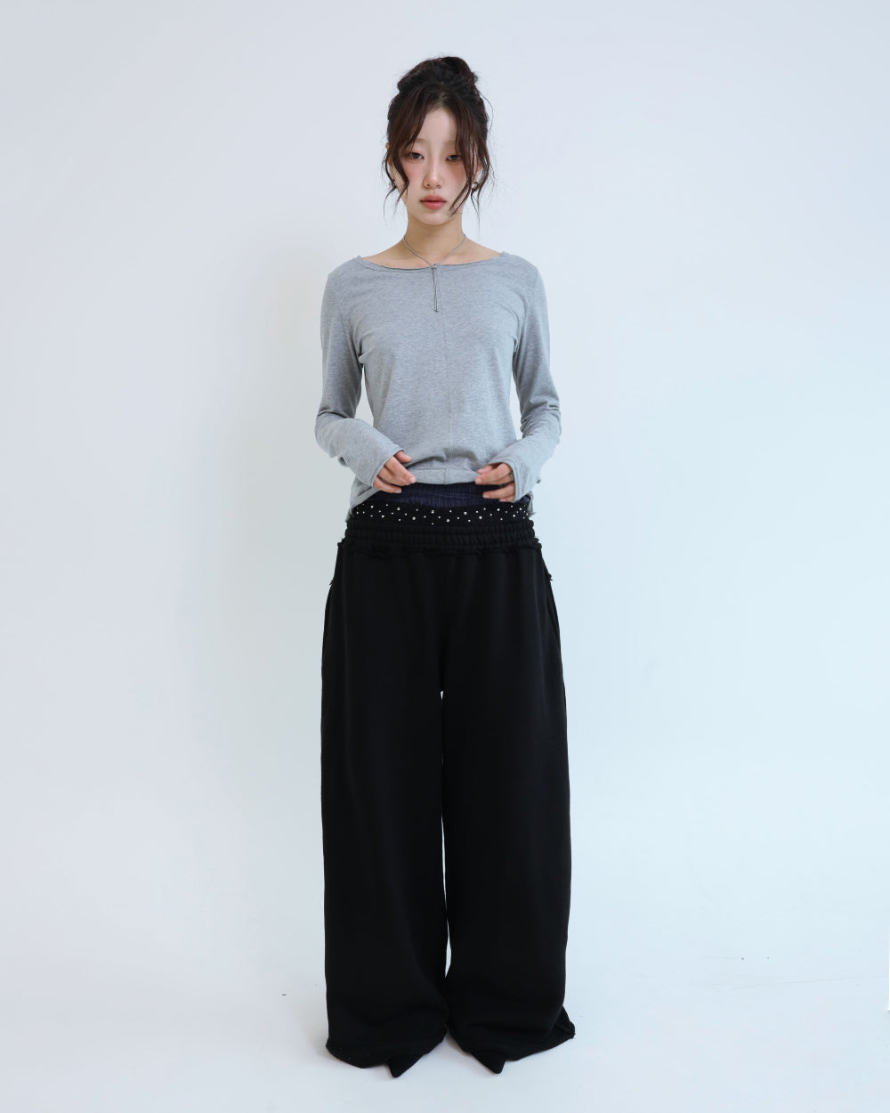 [ Pre-order ] Stud Underwear Sweatpants